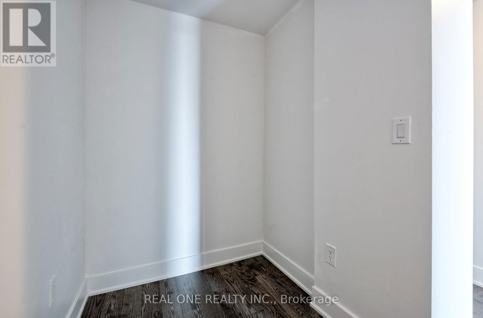 3108 - 955 BAY STREET Image 9