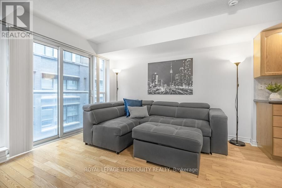 622 - 270 WELLINGTON STREET WEST Image 16