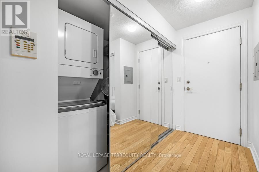 622 - 270 WELLINGTON STREET WEST Image 8