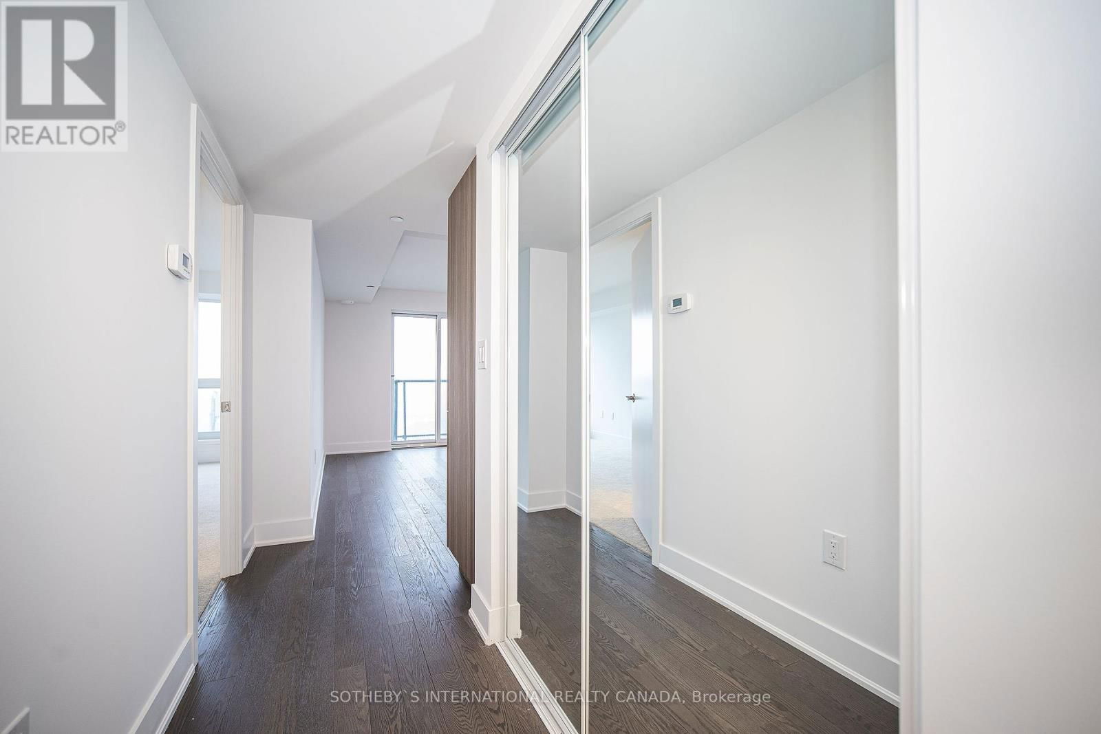 2714 - 955 BAY STREET Image 10
