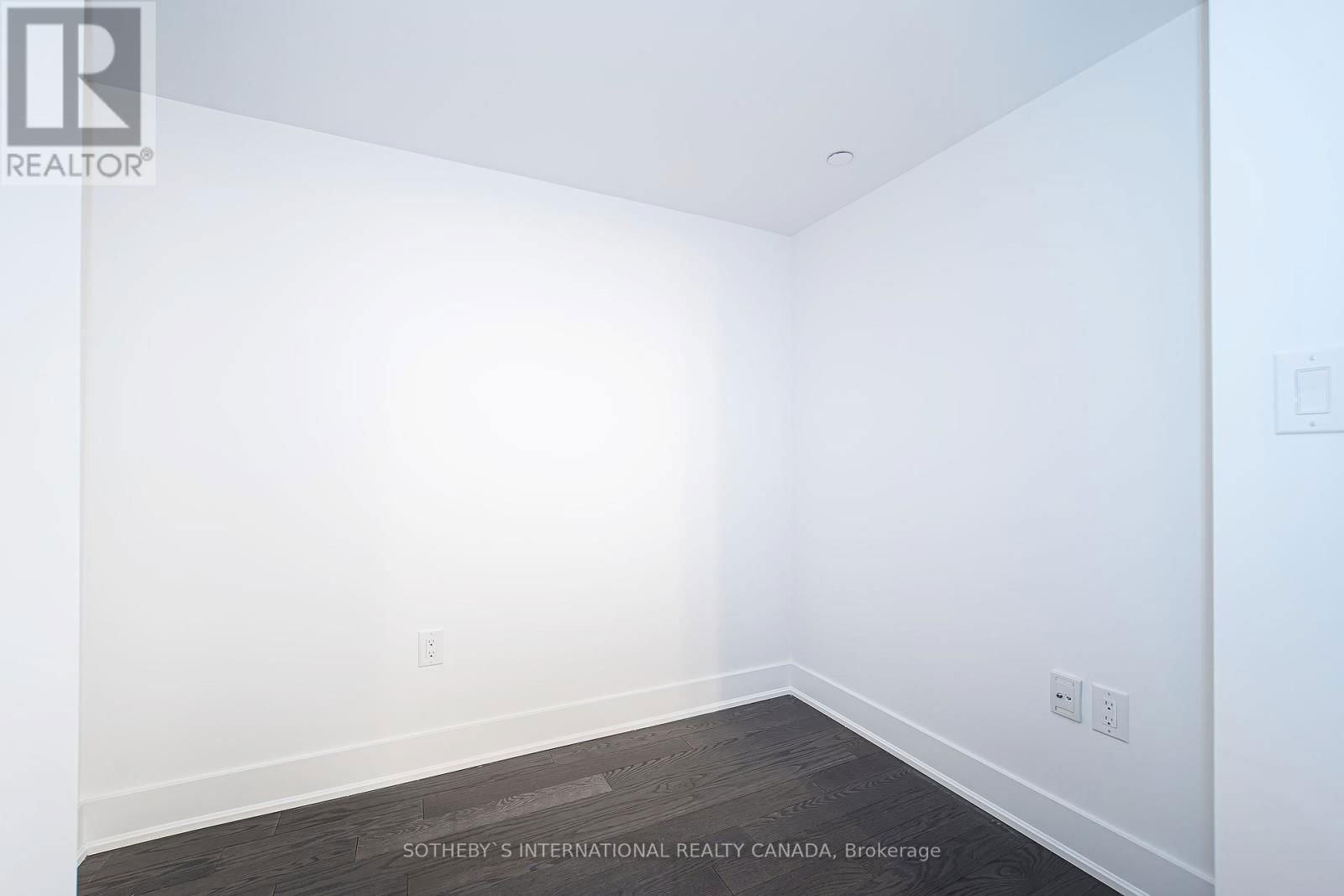 2714 - 955 BAY STREET Image 11