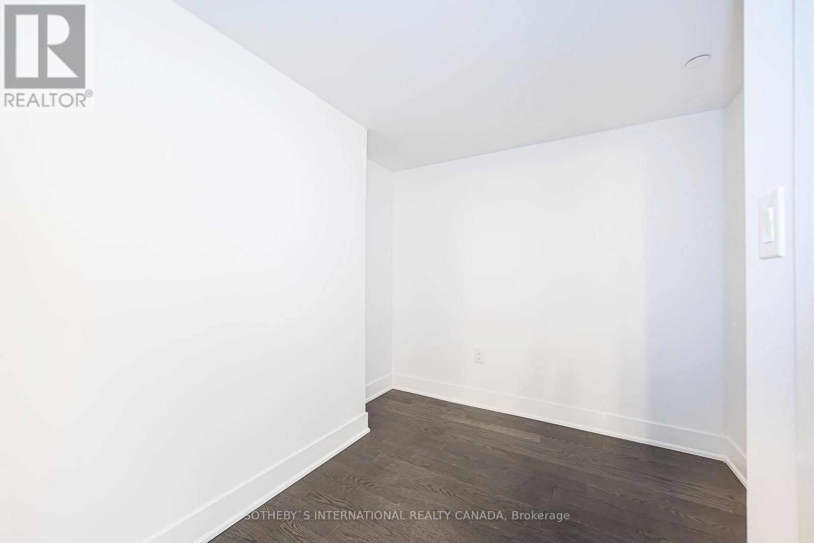 2714 - 955 BAY STREET Image 12