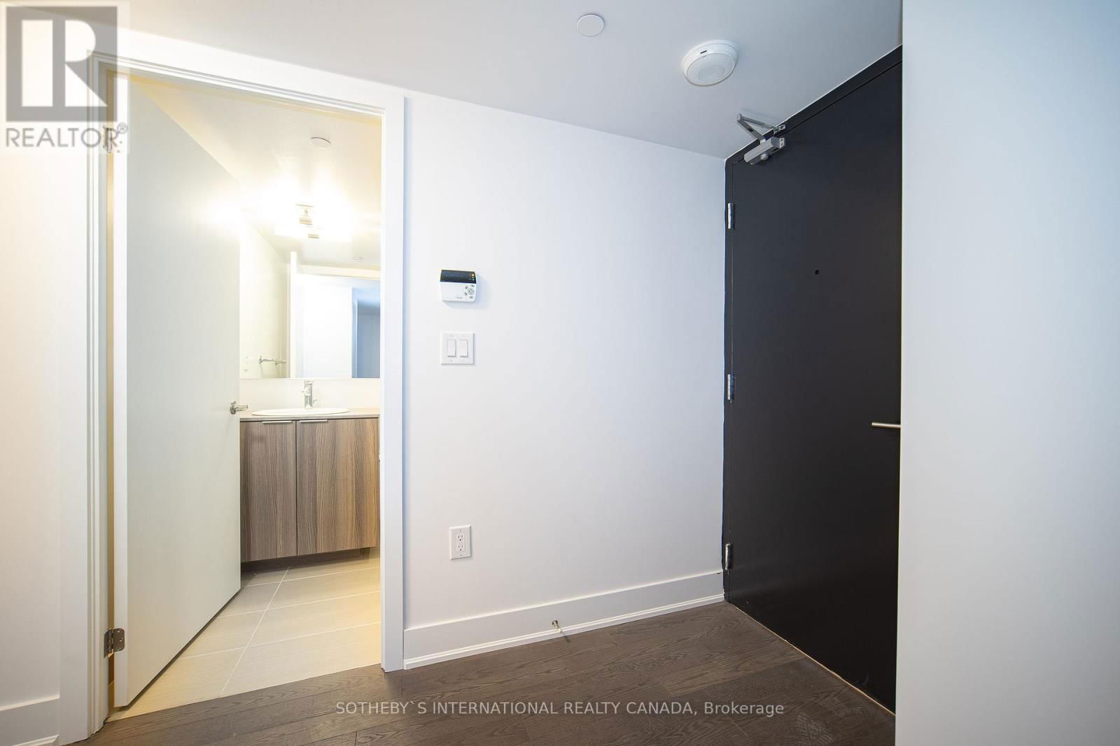 2714 - 955 BAY STREET Image 14