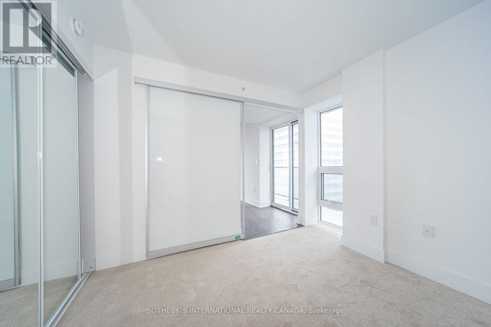 2714 - 955 BAY STREET Image 7