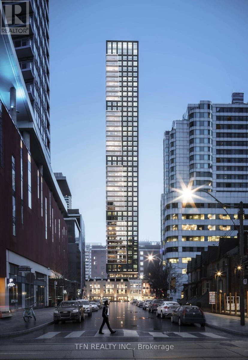 4705 - 327 KING STREET WEST Image 1