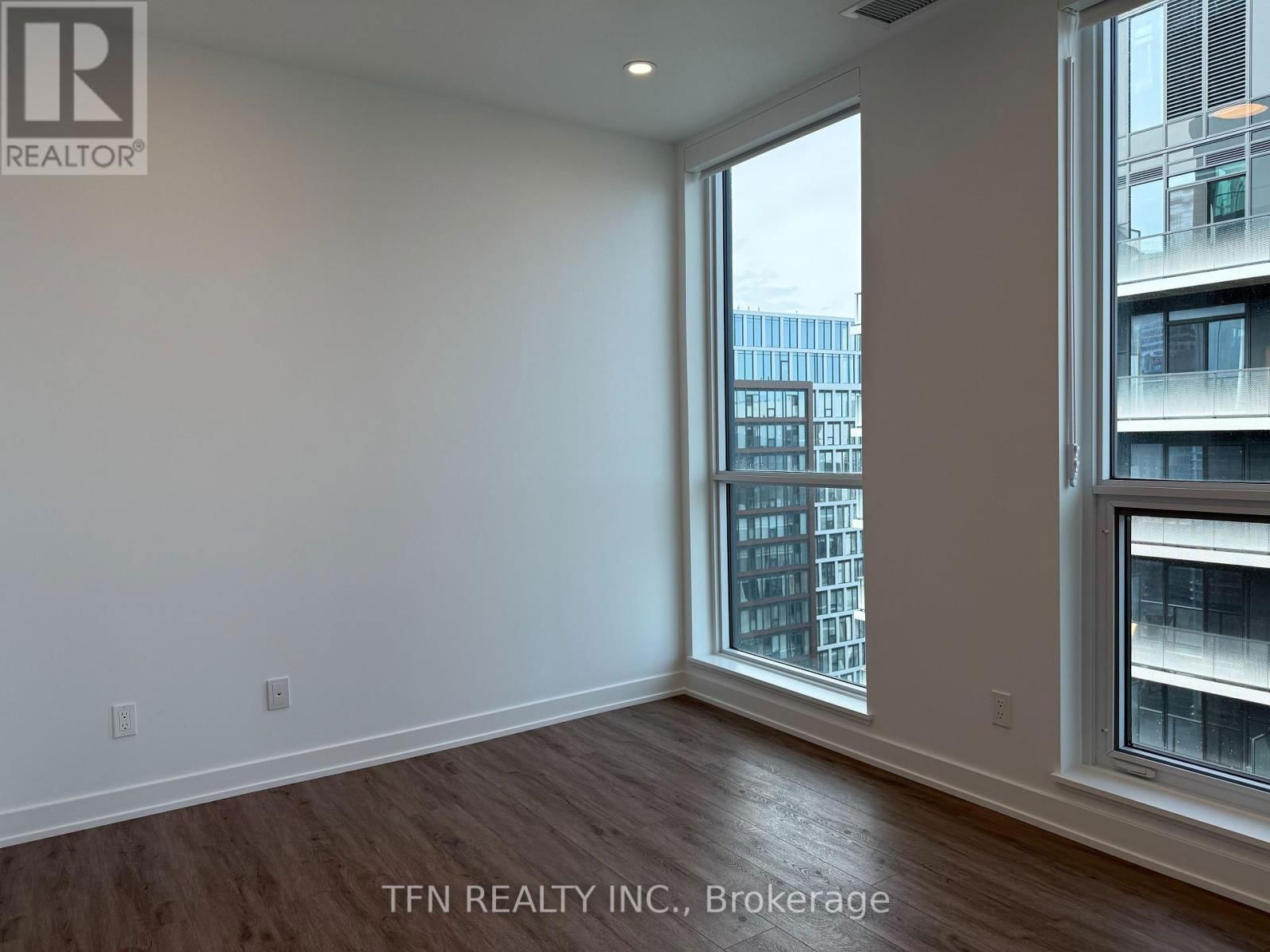 4705 - 327 KING STREET WEST Image 6