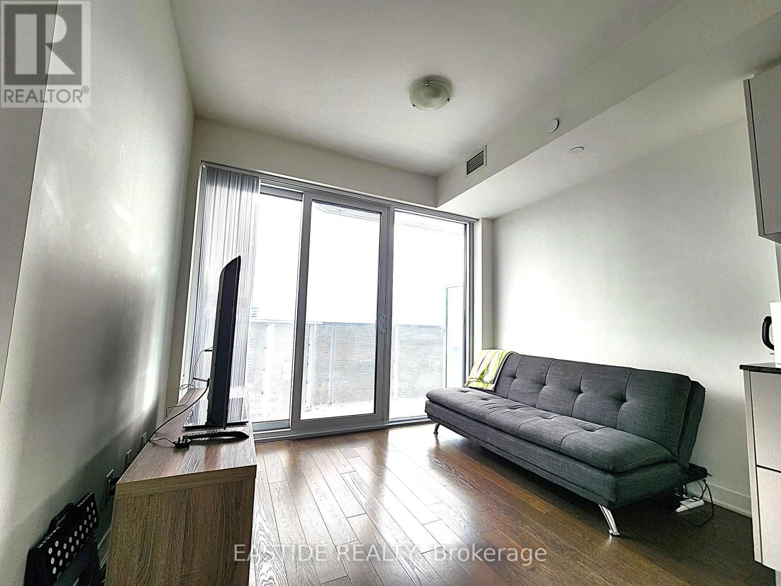 6305 - 88 HARBOUR STREET Image 2