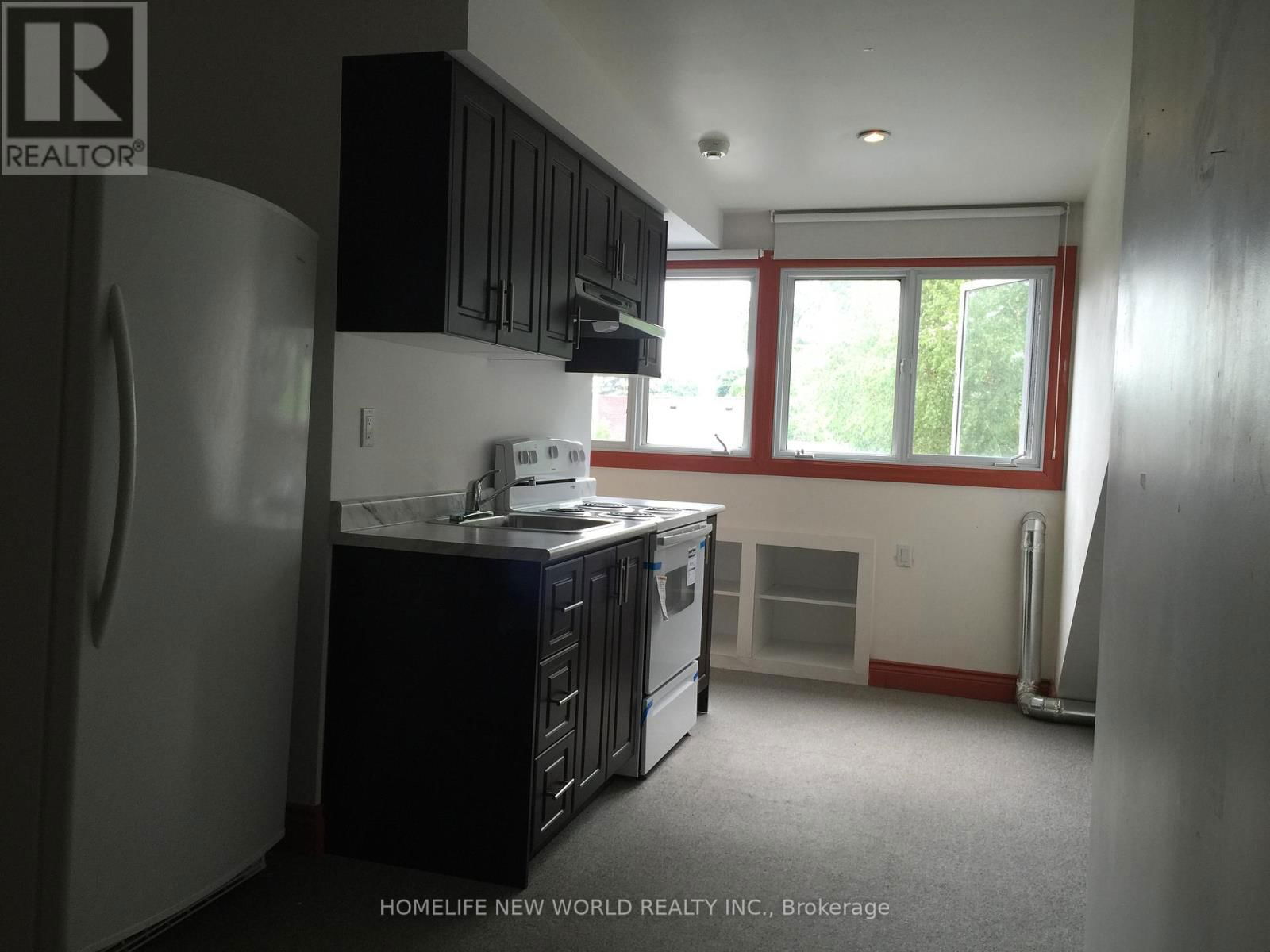 320 ROBERT STREET Image 2