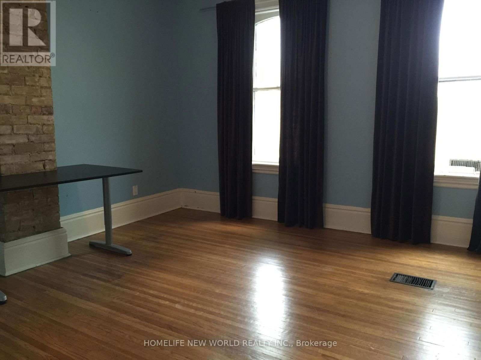 320 ROBERT STREET Image 4