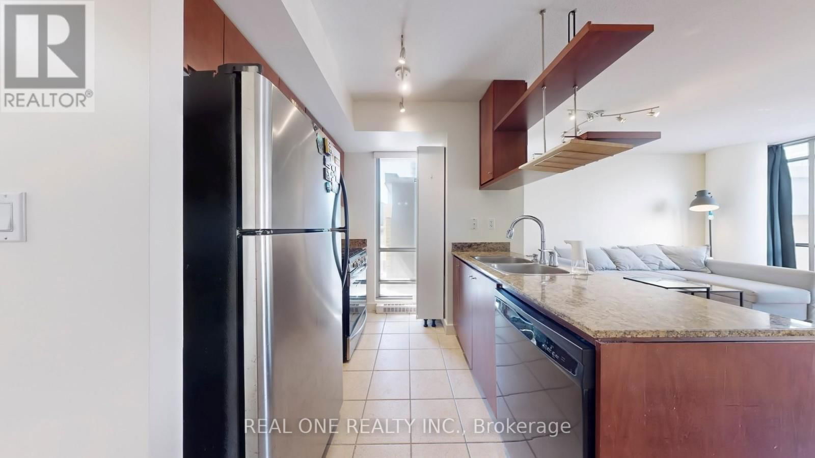 307 - 5 MARINER TERRACE Image 15
