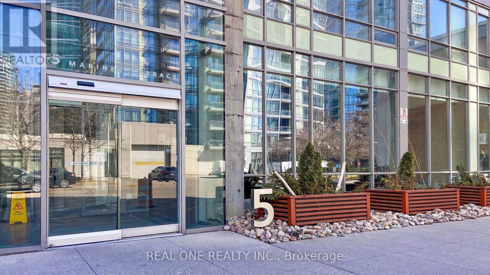 307 - 5 MARINER TERRACE Image 3