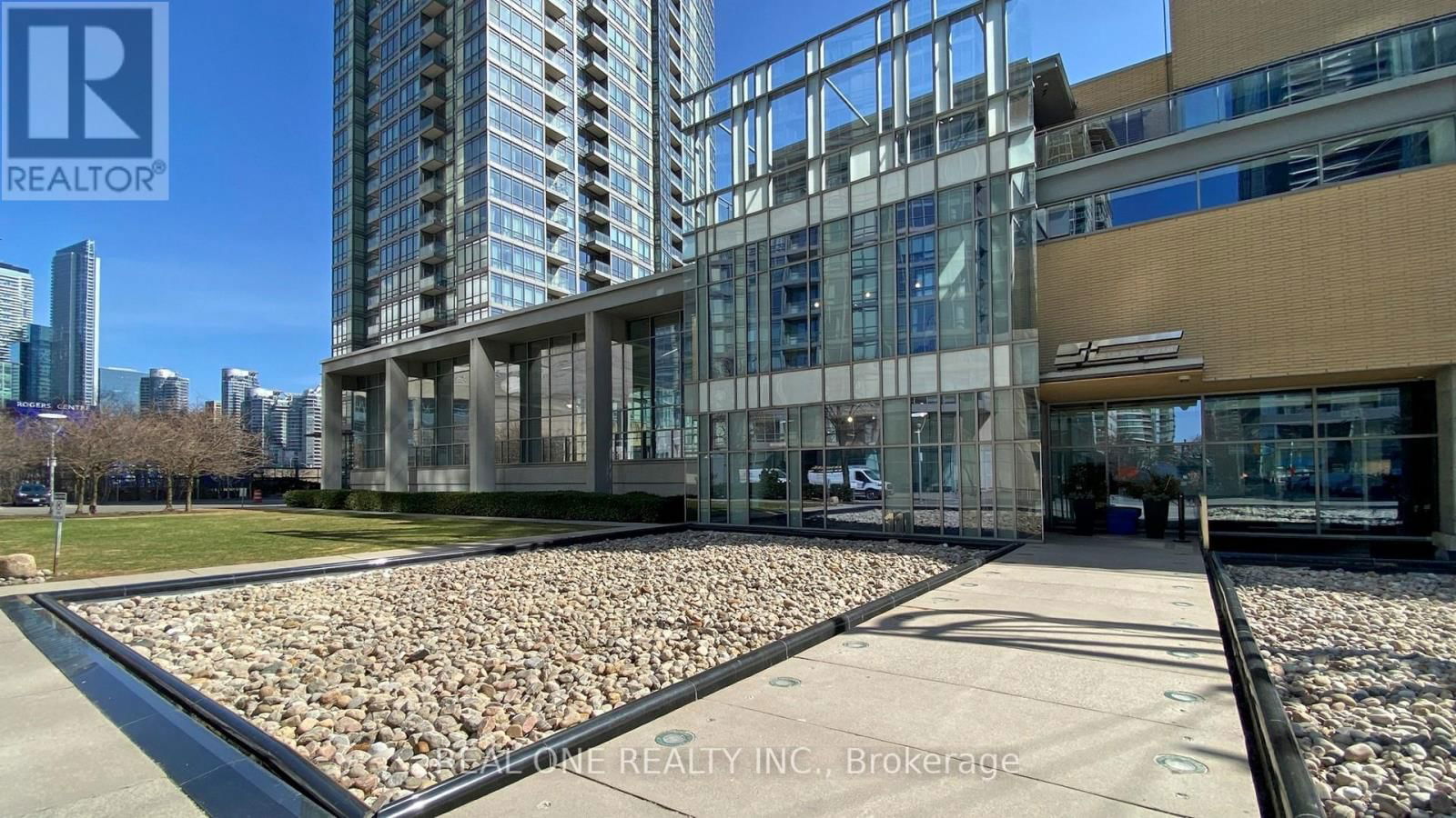 307 - 5 MARINER TERRACE Image 32