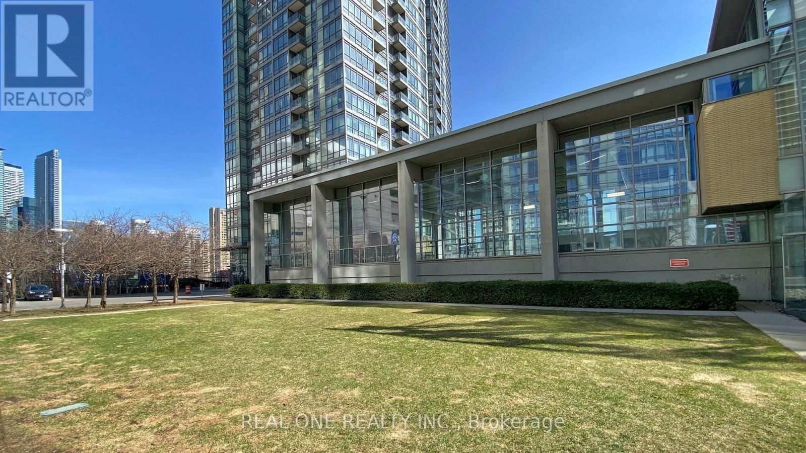 307 - 5 MARINER TERRACE Image 33