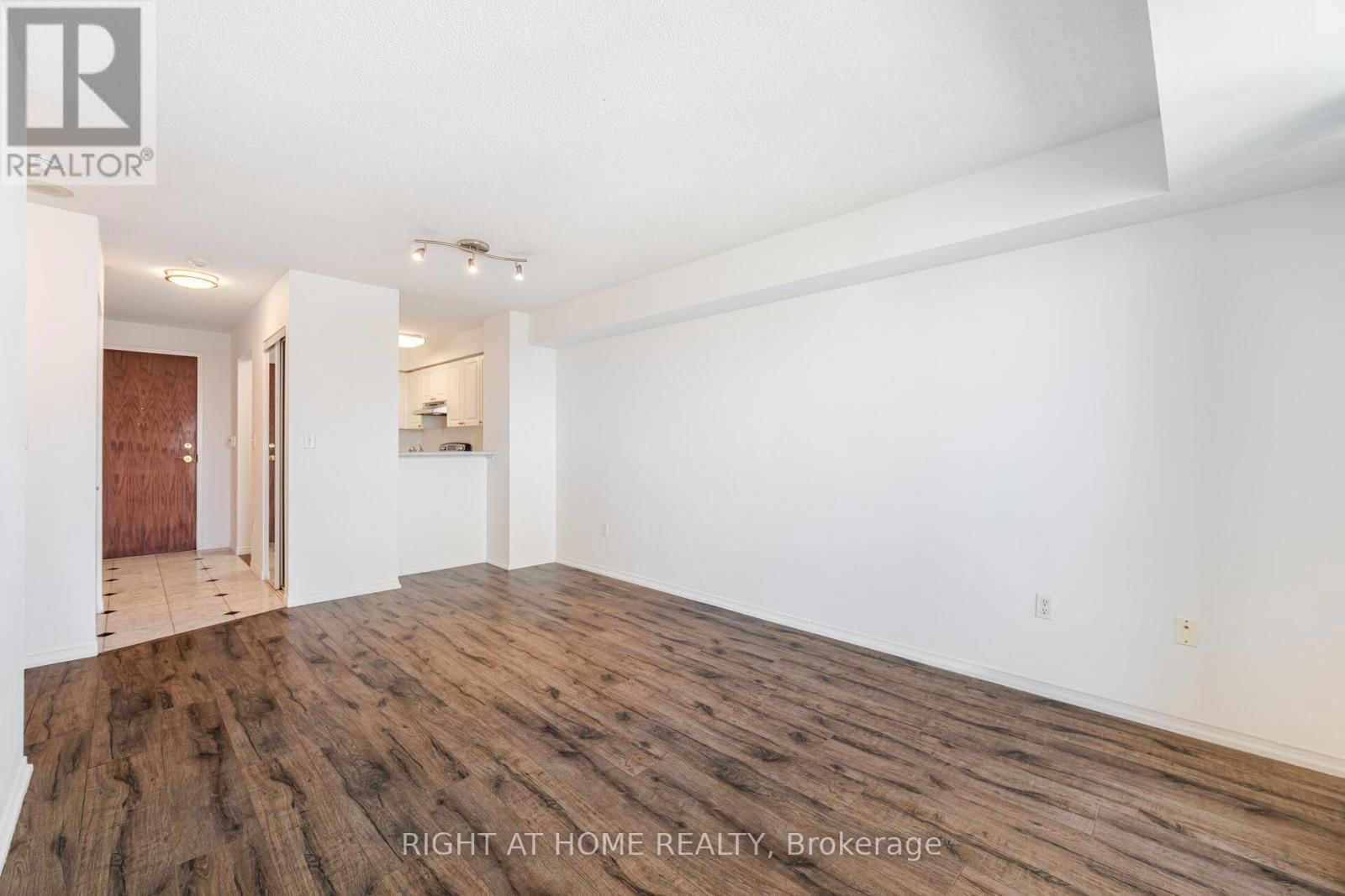 LPH09 - 8 PEMBERTON AVENUE Image 17