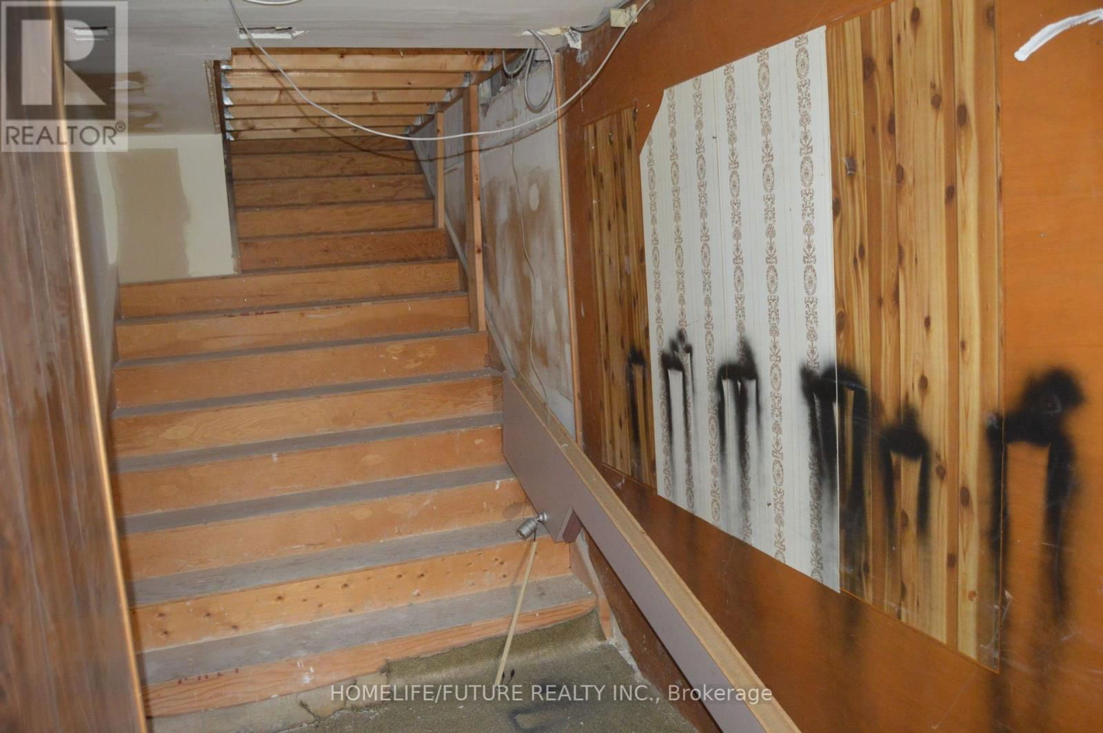 592 SHEPPARD AVENUE Image 2