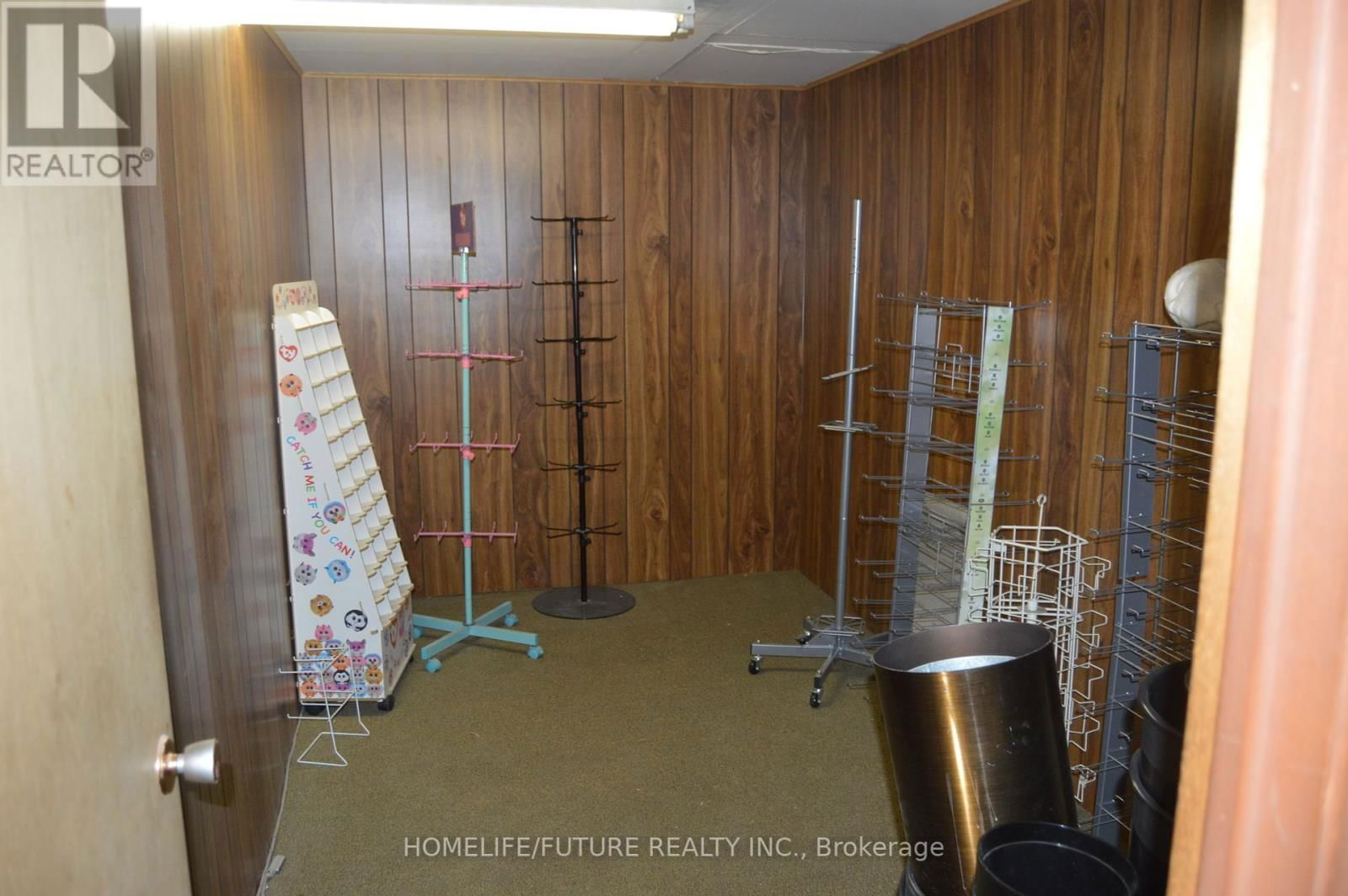 592 SHEPPARD AVENUE Image 3