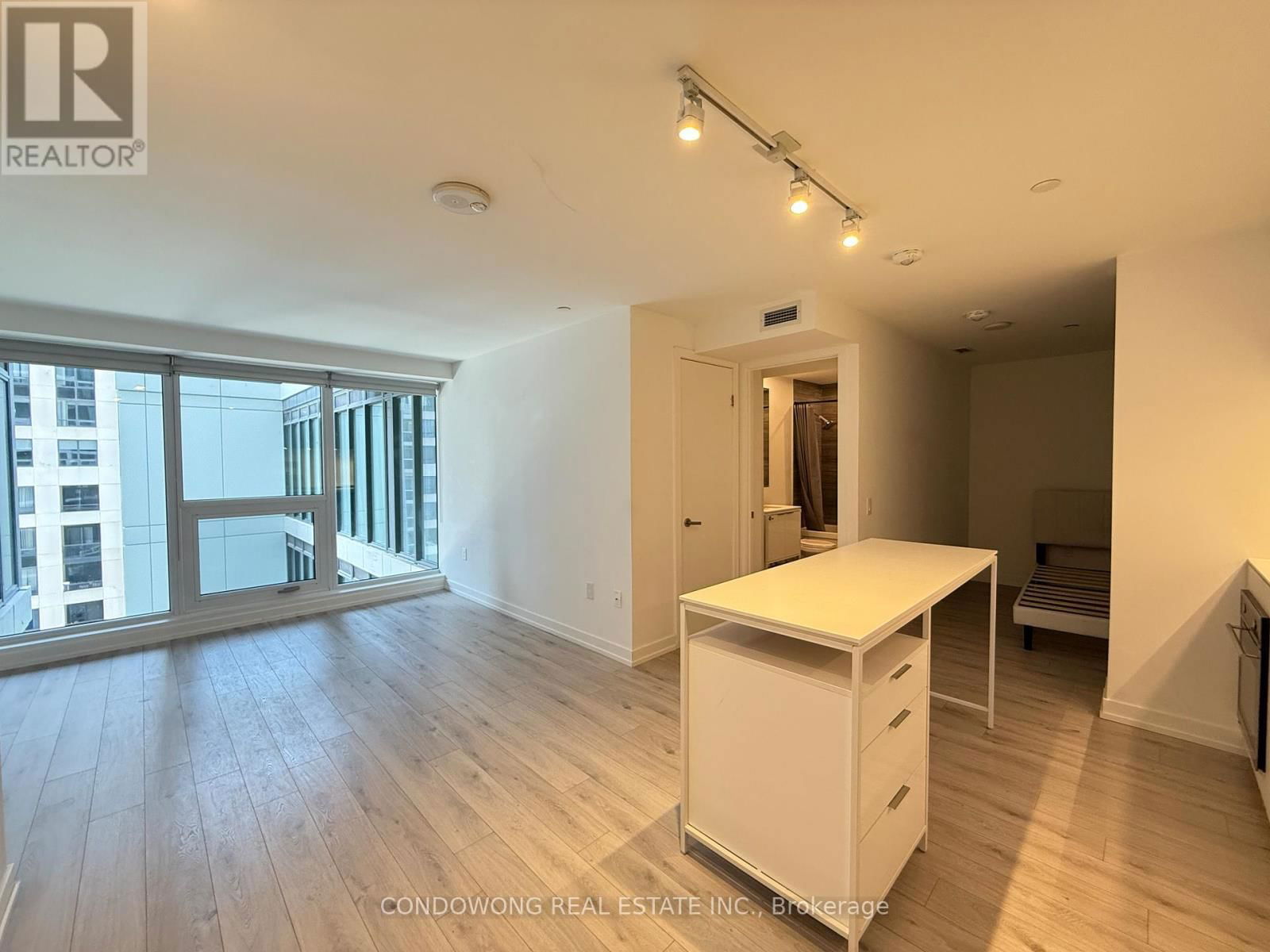 801 - 77 SHUTER STREET Image 1