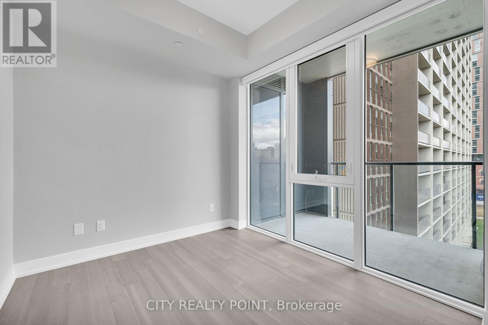 606 - 664 SPADINA AVENUE Image 16