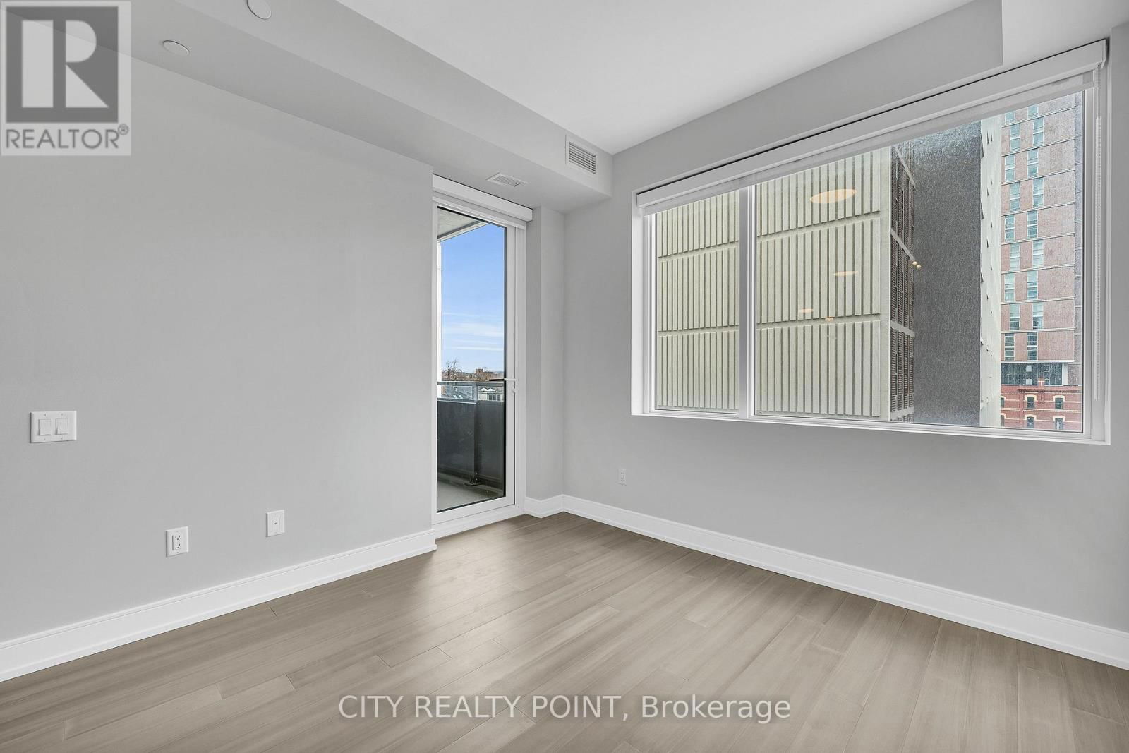 214 - 664 SPADINA AVENUE Image 5
