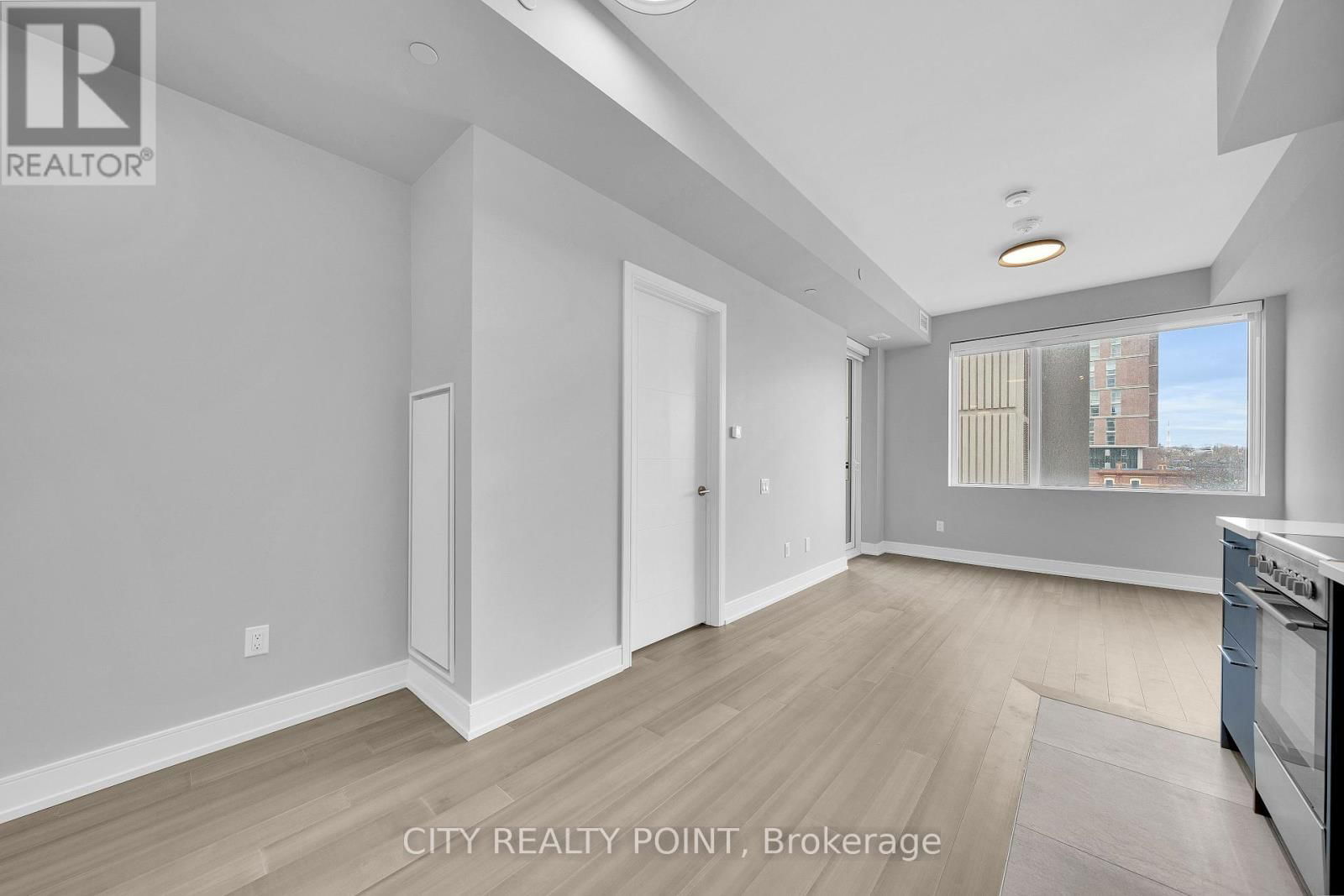 214 - 664 SPADINA AVENUE Image 7