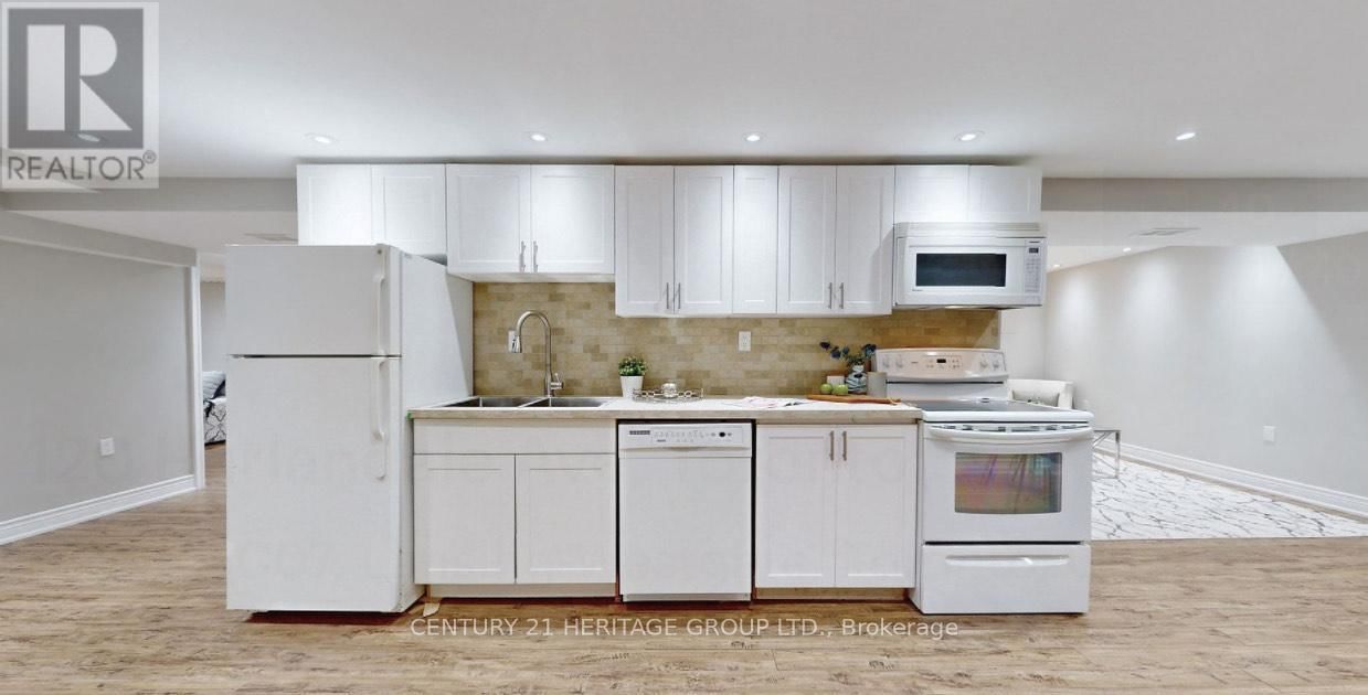 120 HARLANDALE AVENUE Image 32