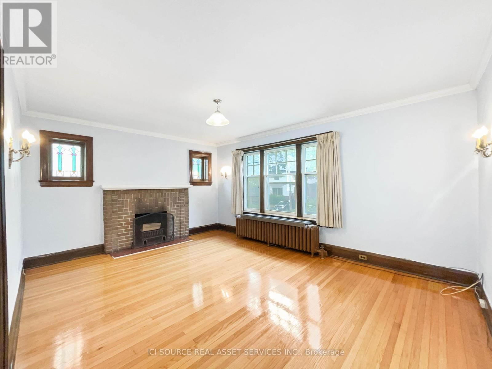 3 - 12 KENDAL AVENUE Image 3