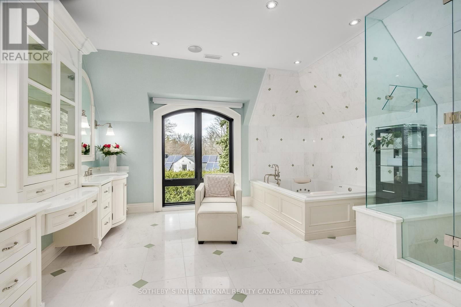 6 BAYVIEW WOOD Image 24