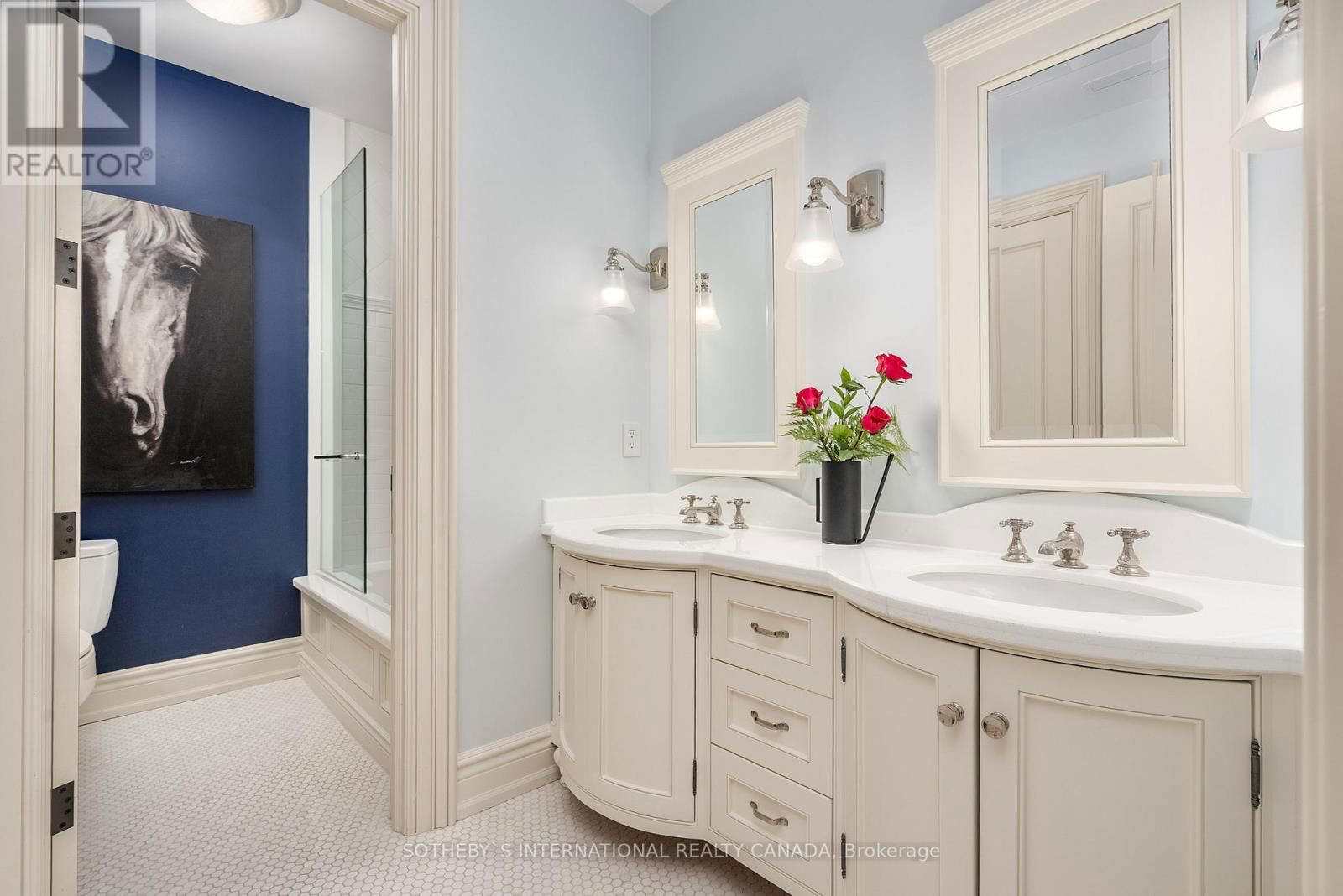 6 BAYVIEW WOOD Image 30