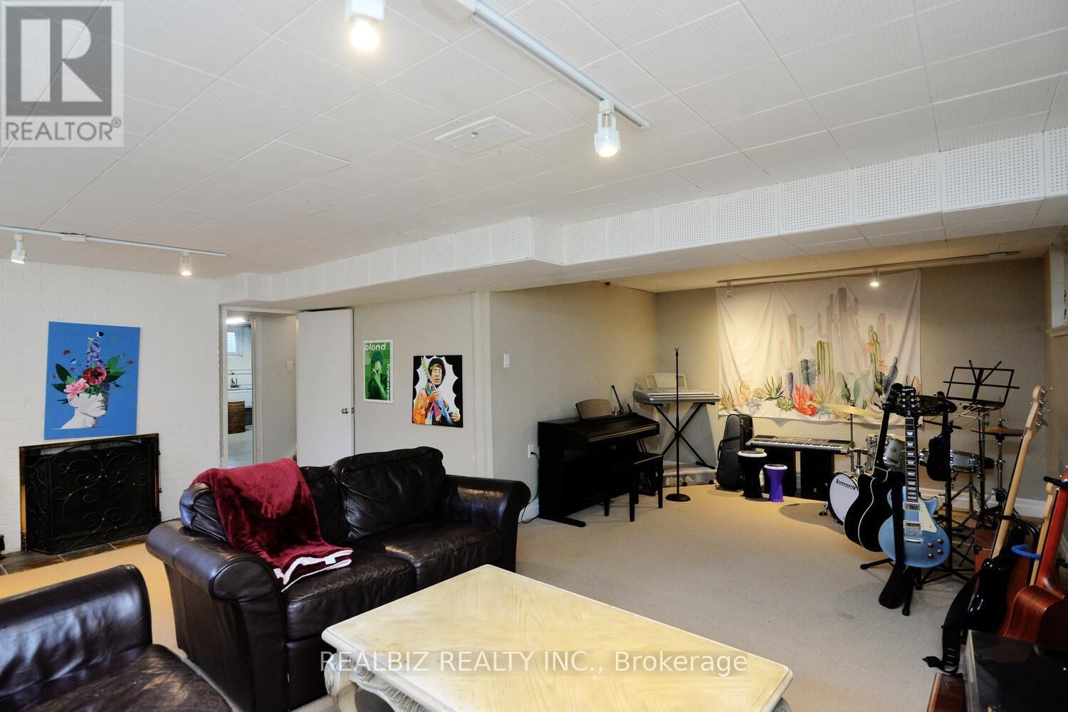 7 SWALLOW COURT Image 31