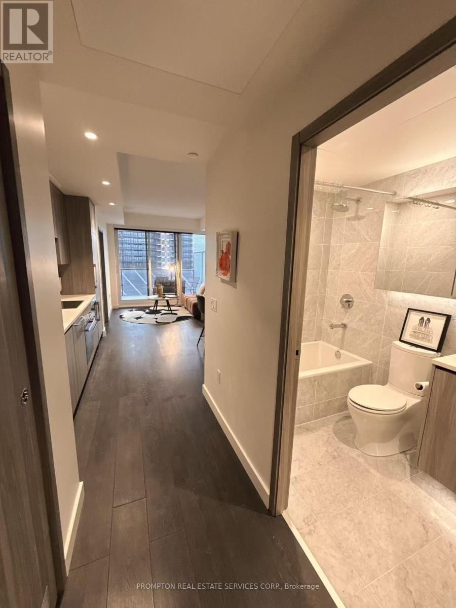 1810 - 95 MCMAHON DRIVE Image 22