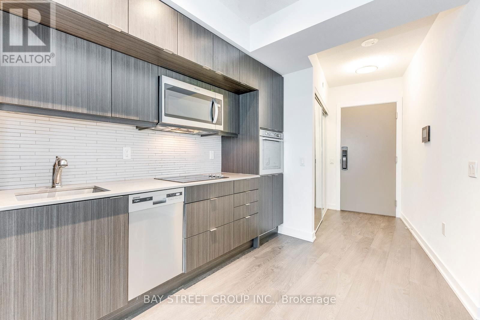 1408 - 10 YORK STREET Image 12