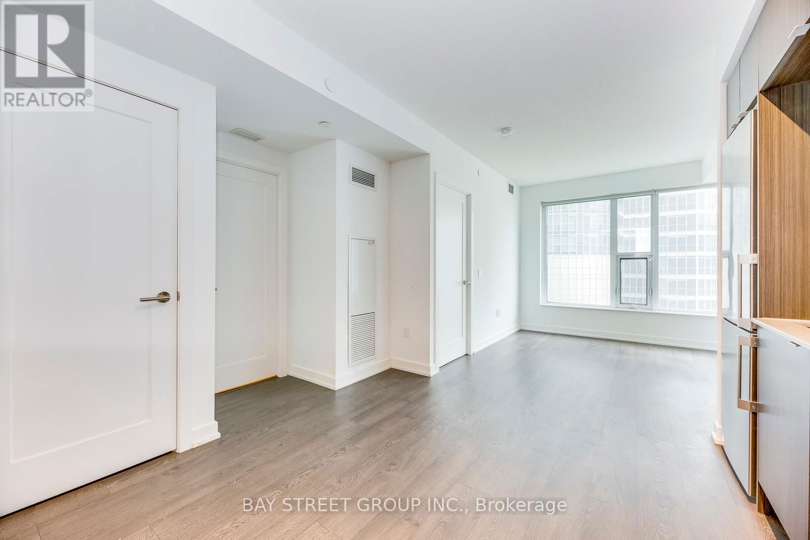 1408 - 10 YORK STREET Image 15