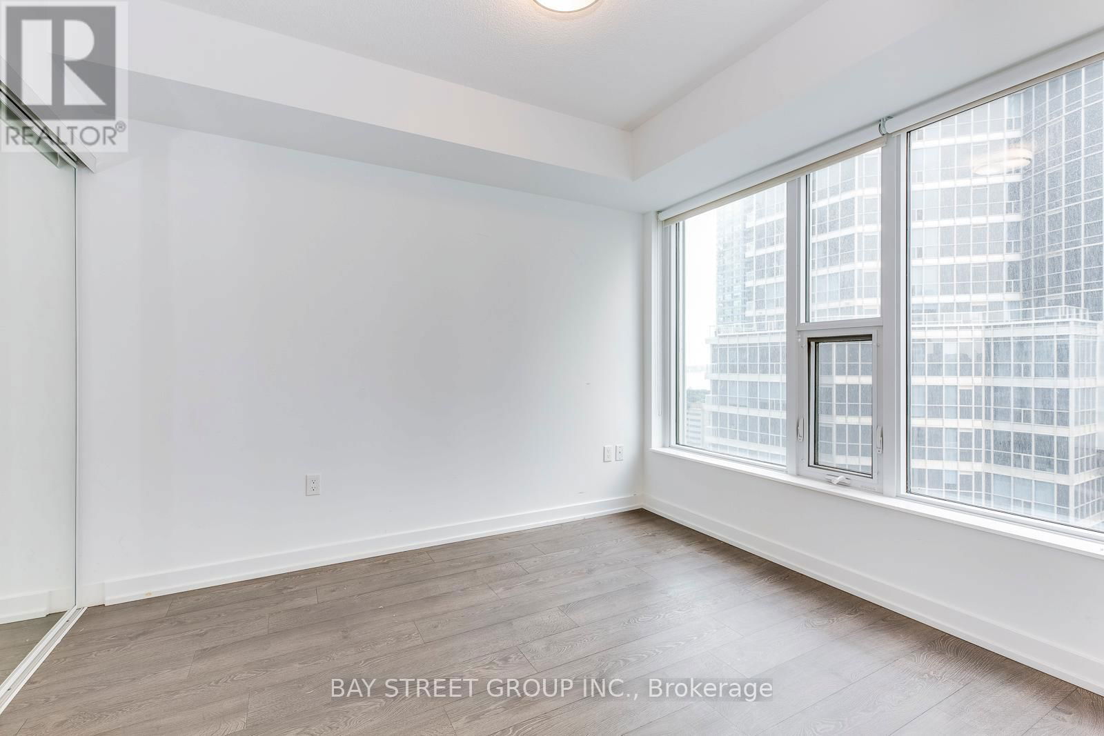 1408 - 10 YORK STREET Image 19