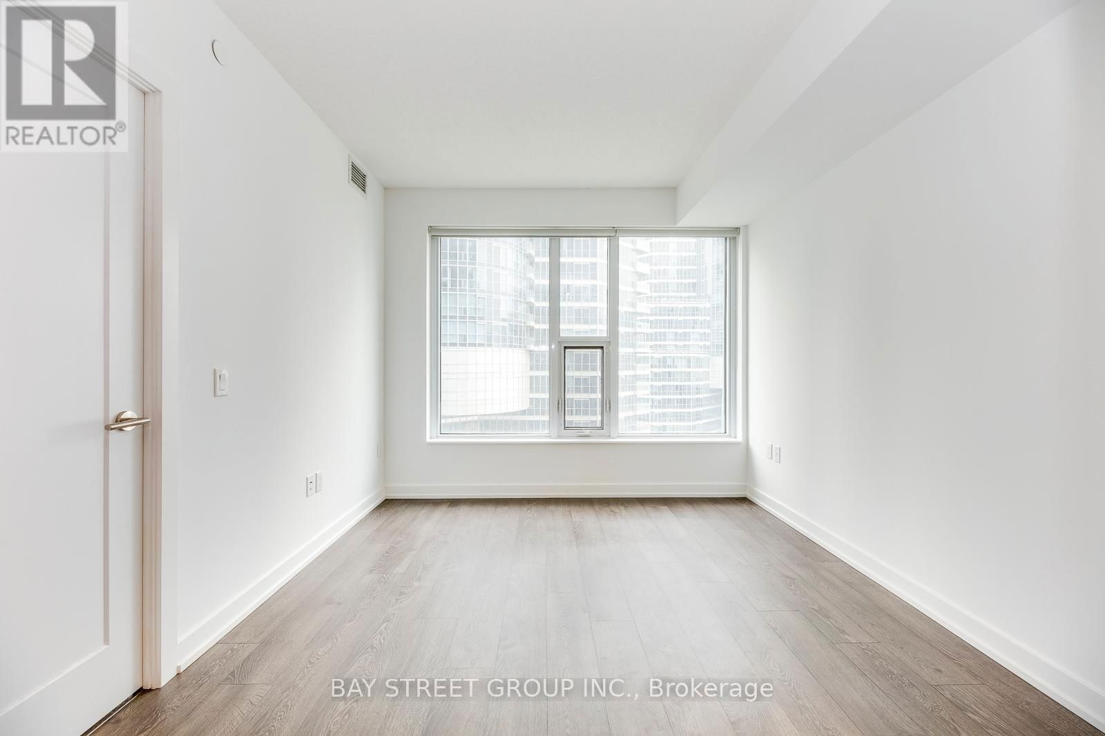 1408 - 10 YORK STREET Image 6