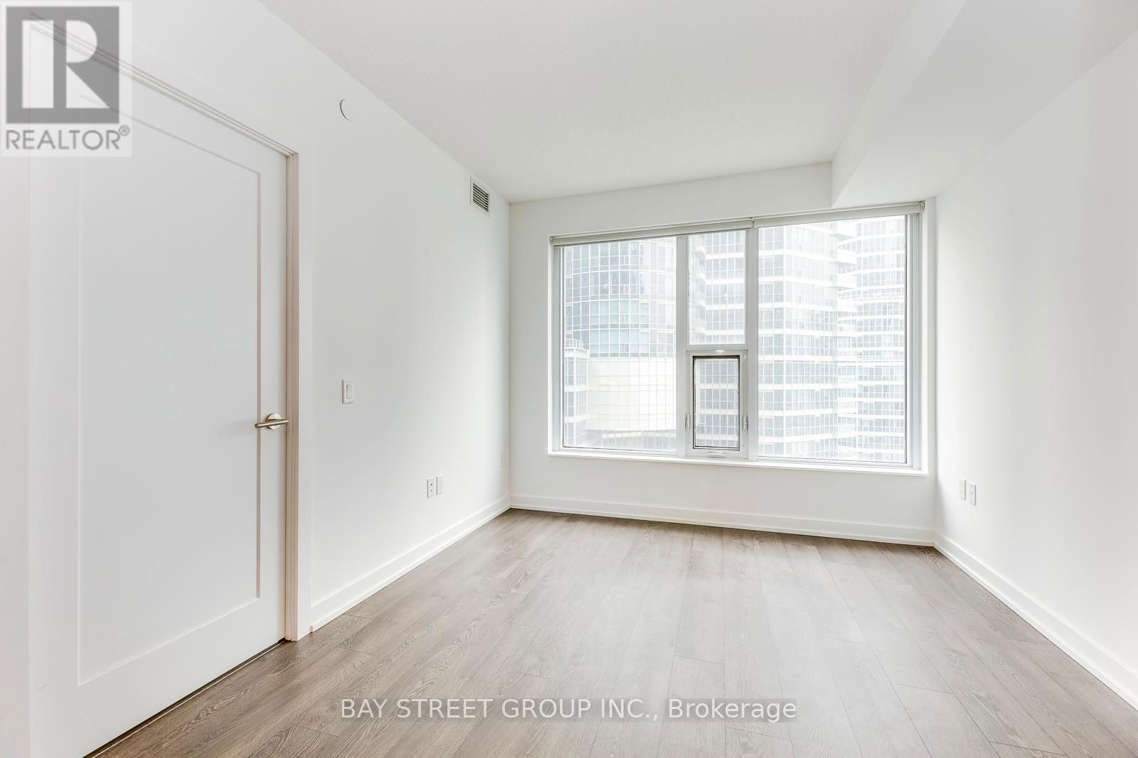 1408 - 10 YORK STREET Image 7
