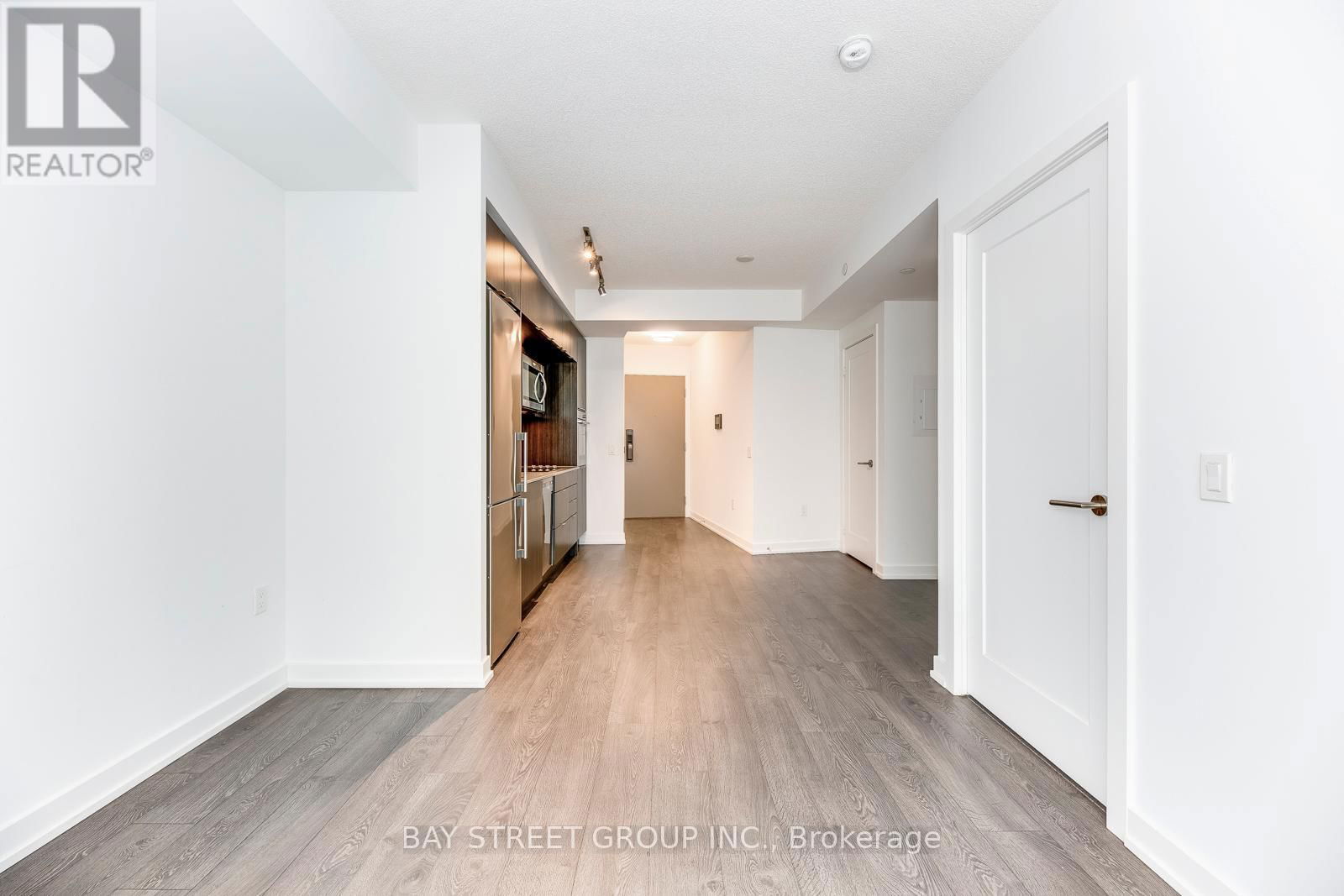1408 - 10 YORK STREET Image 8