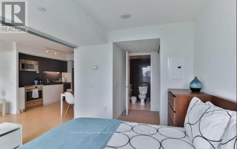 2511 - 75 QUEENS WHARF ROAD Image 9