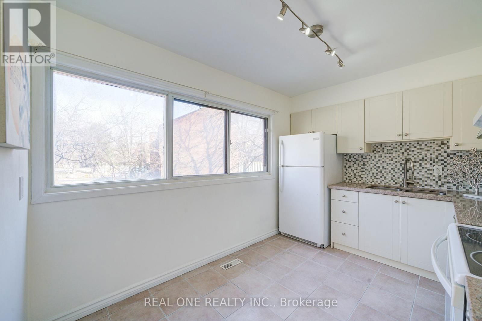 21 GRASS MEADOWAY WAY Image 13