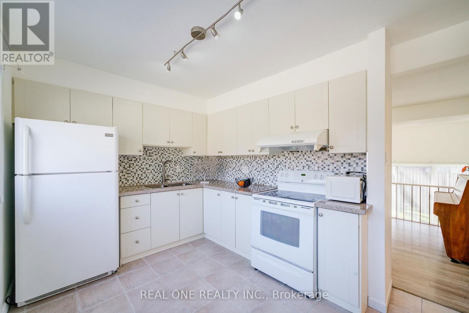 21 GRASS MEADOWAY WAY Image 15