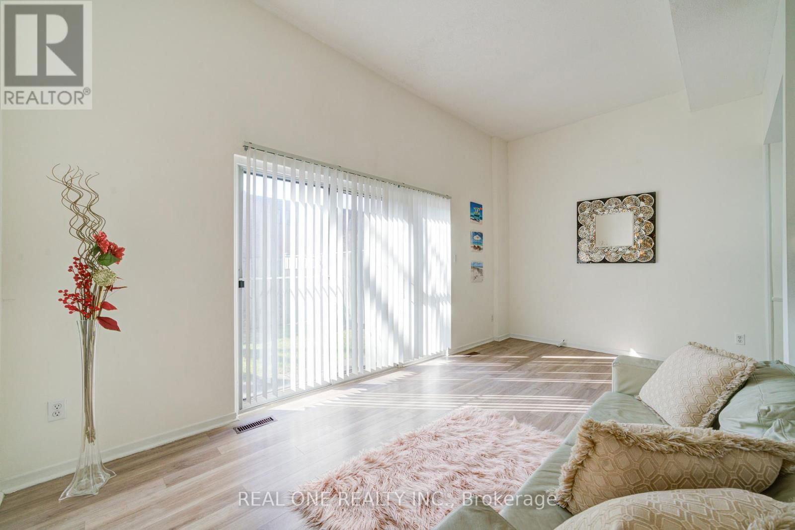 21 GRASS MEADOWAY WAY Image 9