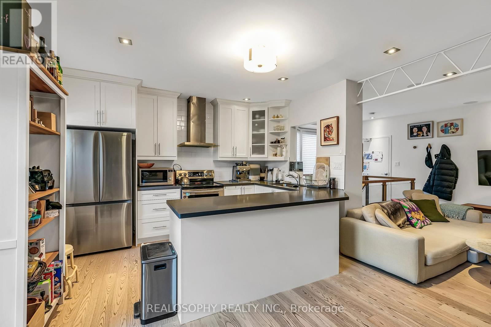 626 HURON STREET Image 11