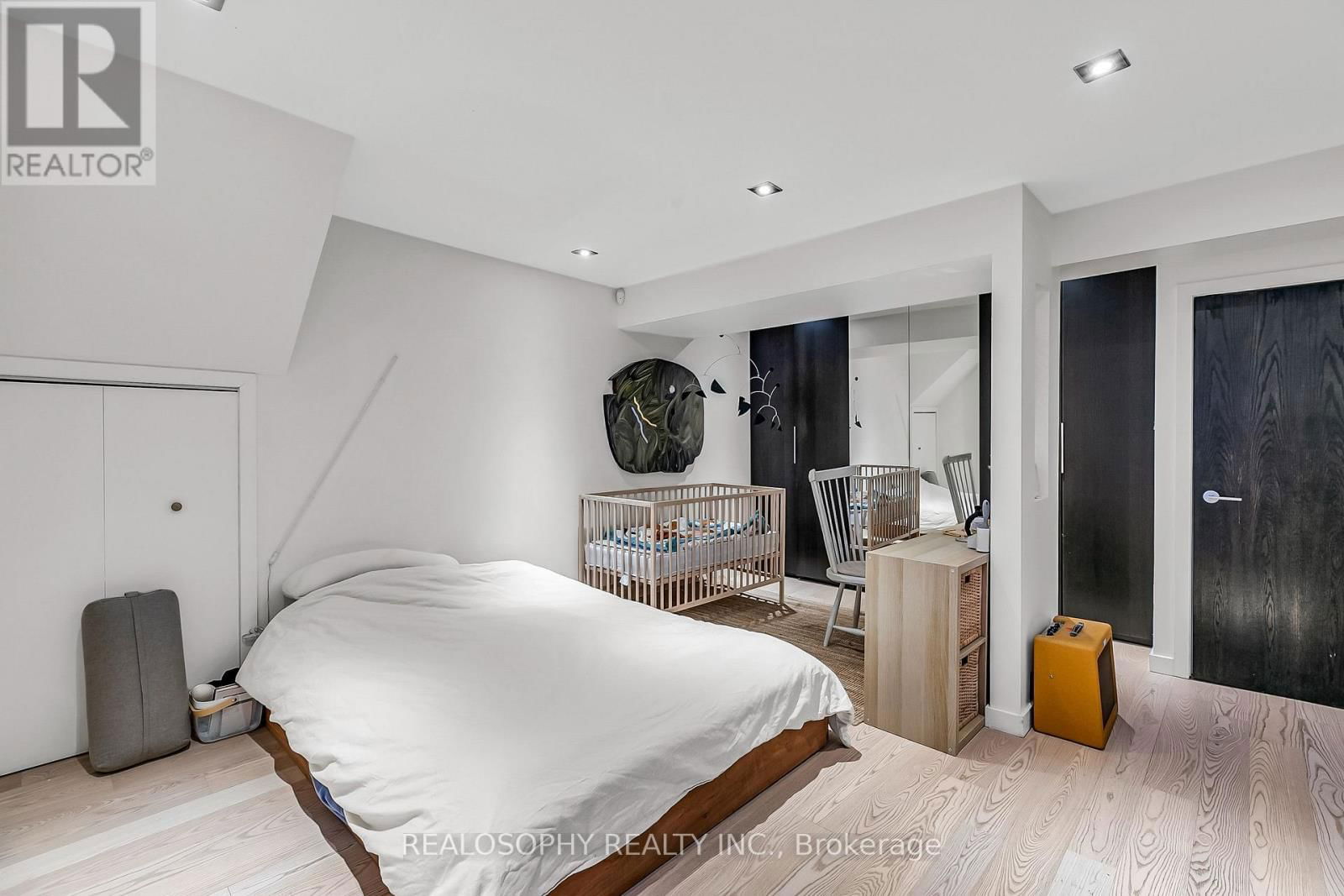 626 HURON STREET Image 13