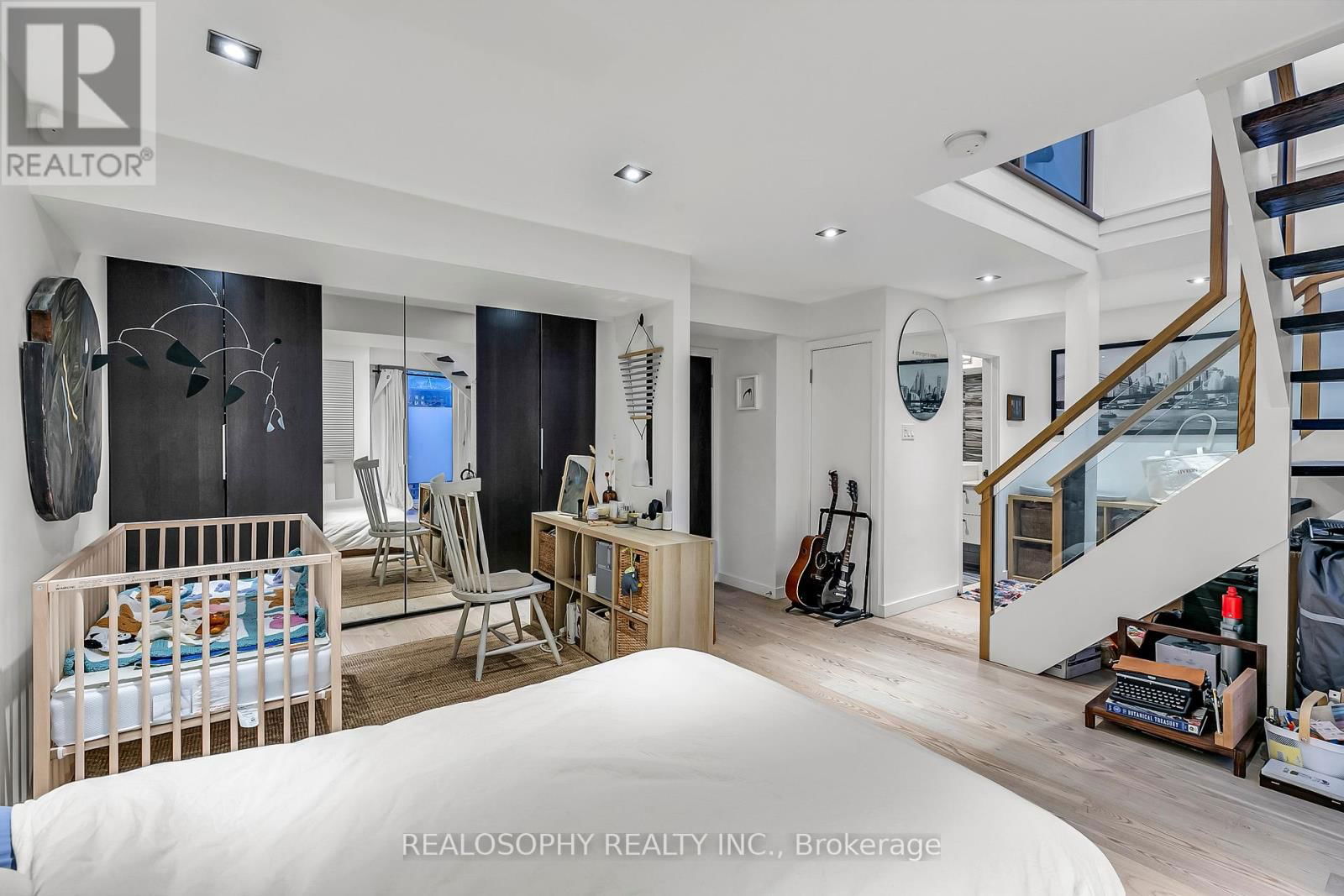626 HURON STREET Image 14