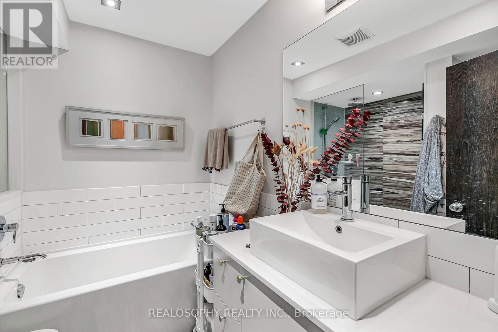 626 HURON STREET Image 16