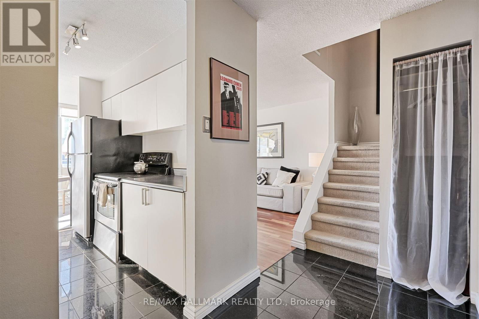 8E - 86 GERRARD STREET EAST Image 6