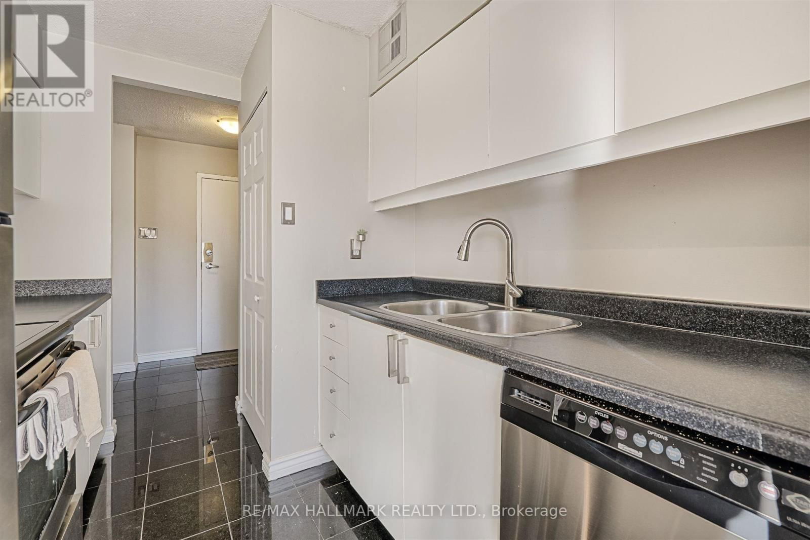 8E - 86 GERRARD STREET EAST Image 8