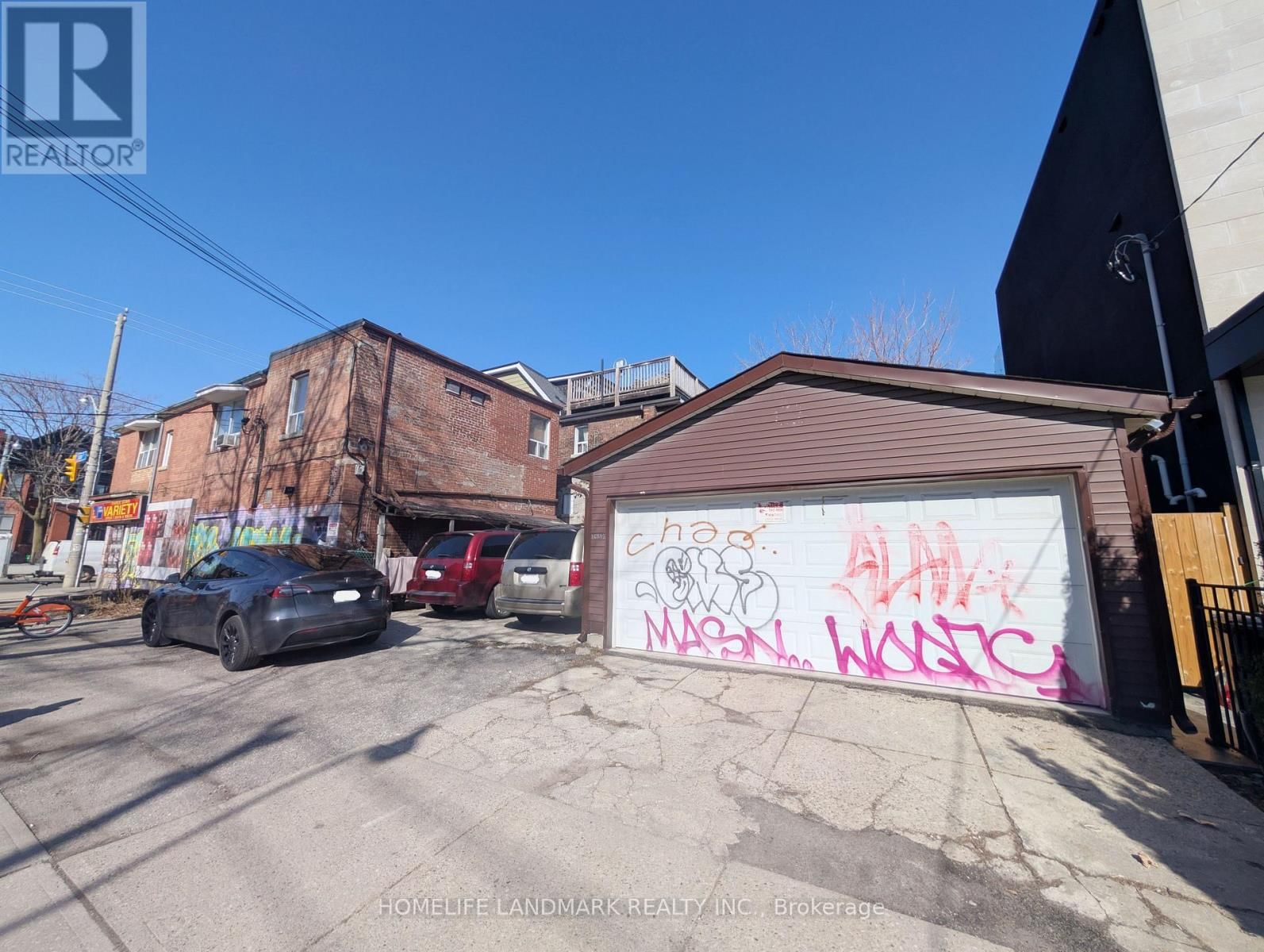 621 BATHURST STREET Image 3