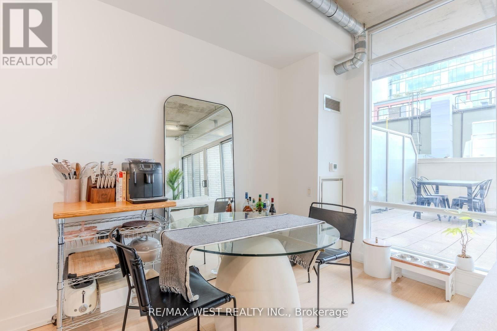 212 - 66 PORTLAND STREET Image 10