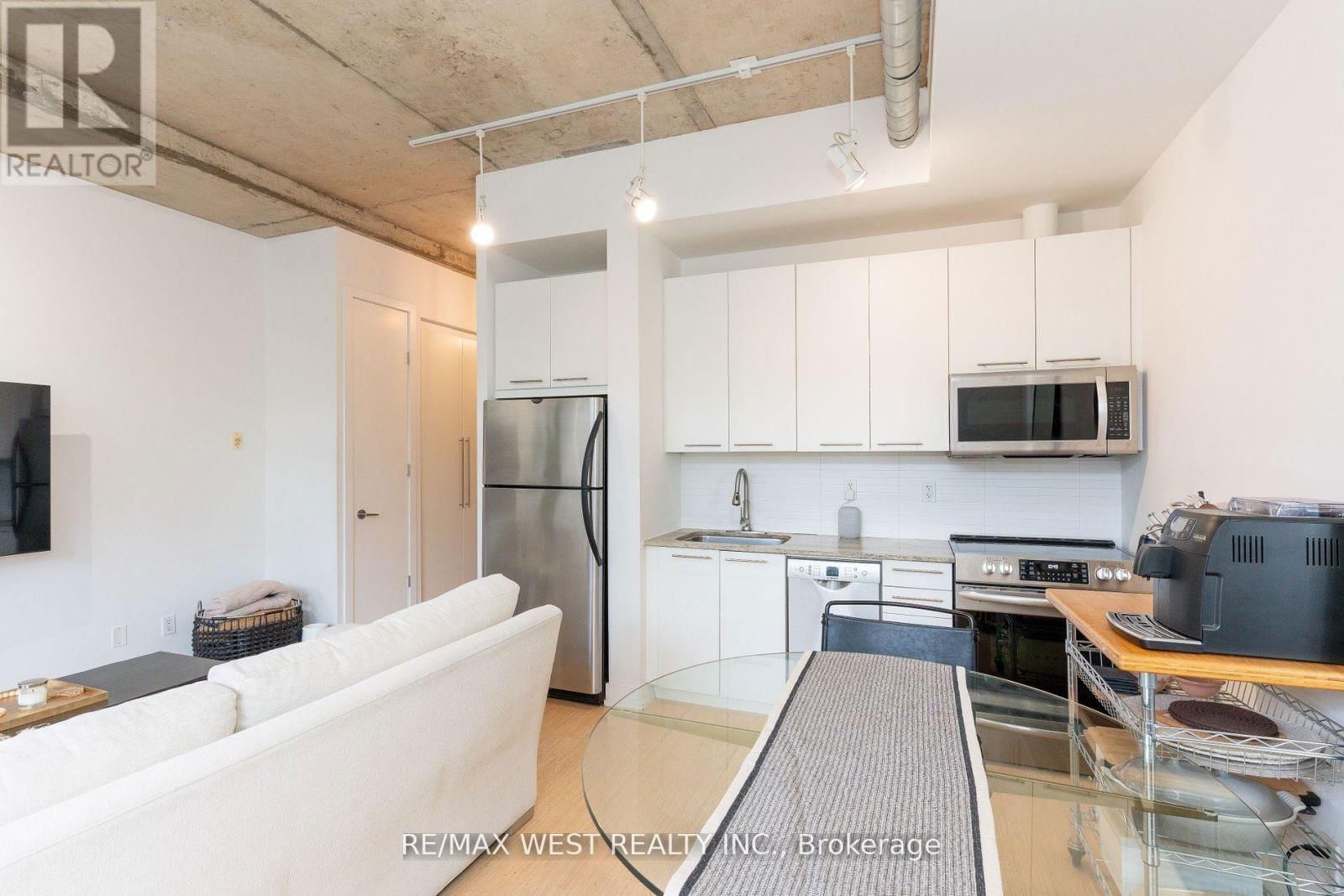 212 - 66 PORTLAND STREET Image 6
