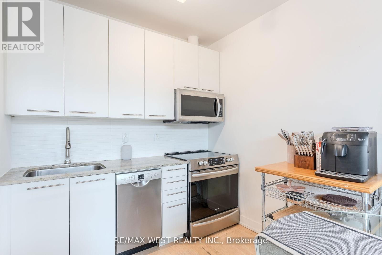 212 - 66 PORTLAND STREET Image 9